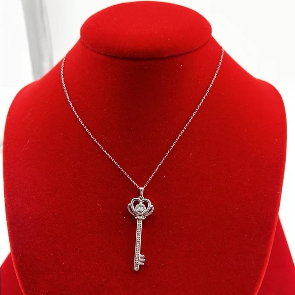 Classy Moissanite Key Necklace Silver 925